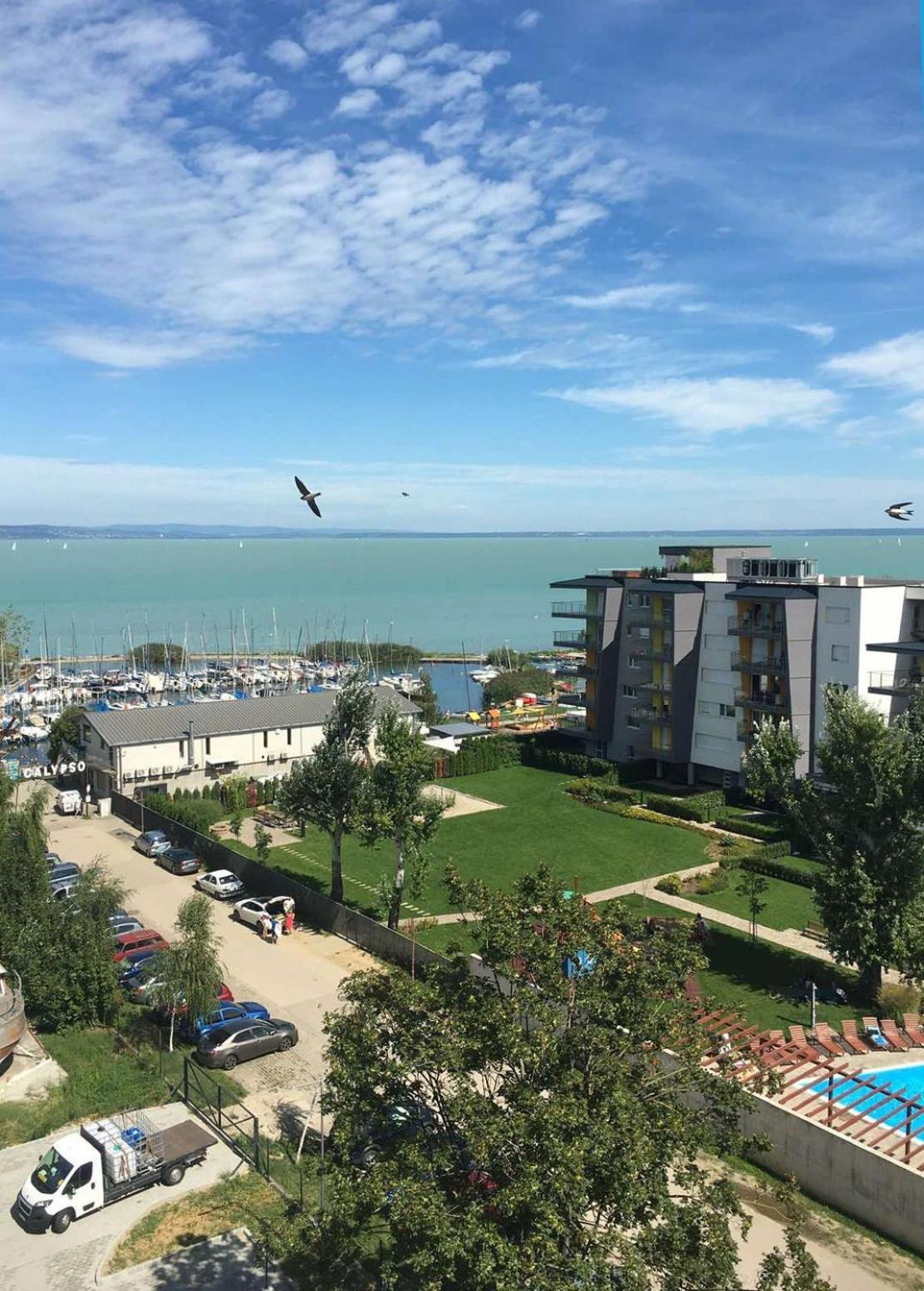 Cadet Holiday Apartman Ezuestpart Siofok Ngoại thất bức ảnh