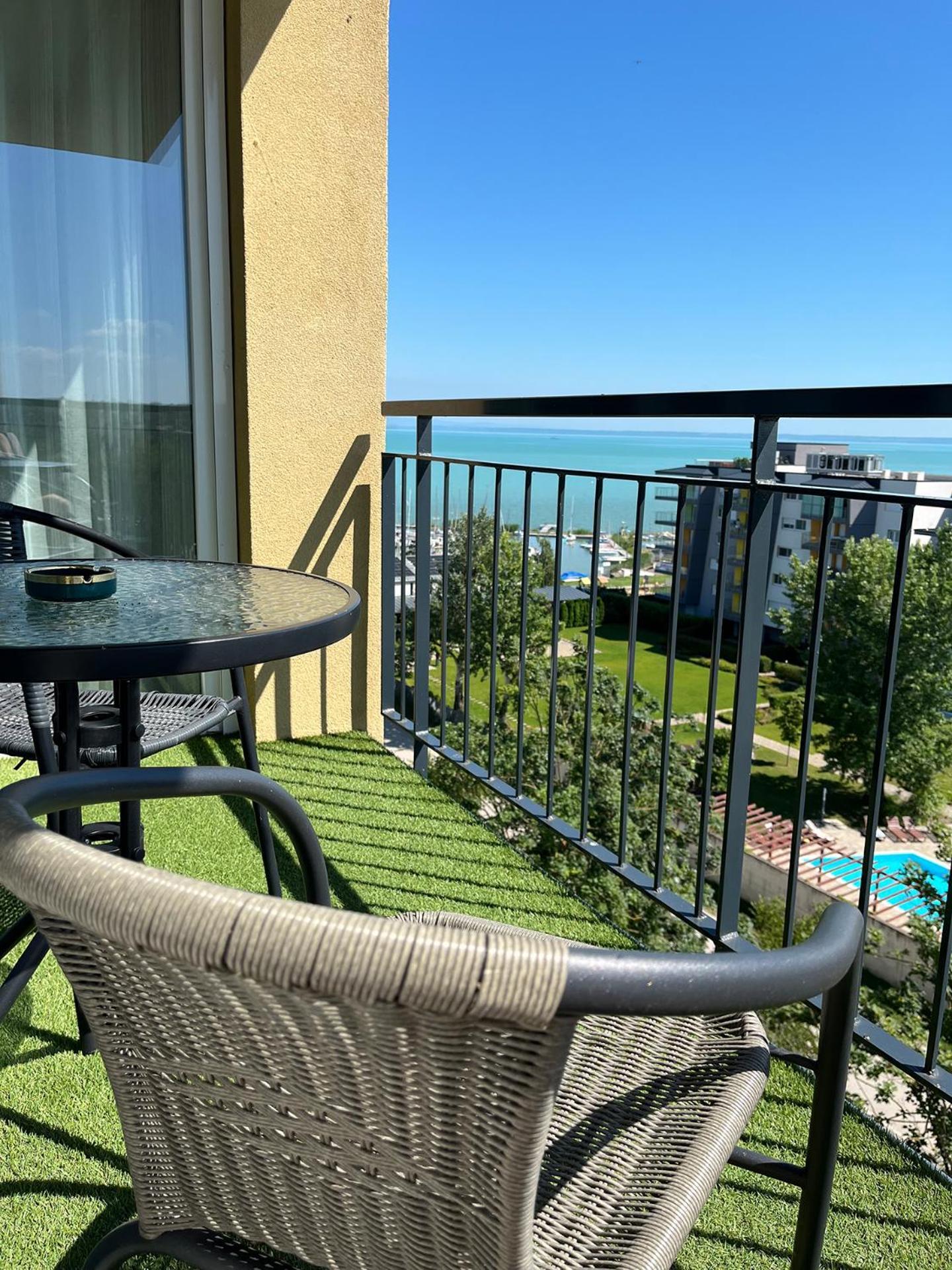 Cadet Holiday Apartman Ezuestpart Siofok Ngoại thất bức ảnh